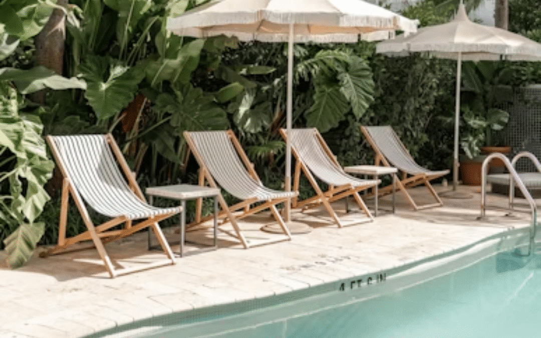 A Arquitetura da Água: Piscinas que Transformam o Morar em Refúgio